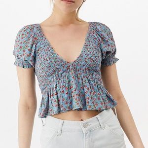 NWT UO Izzy Rosebud Smocked Puff Sleeve Blouse